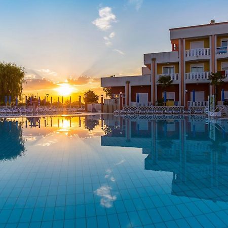 Hotel Olympus Каорле Экстерьер фото
