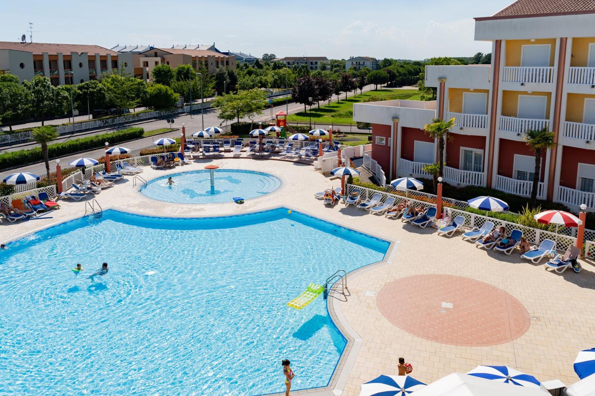 Hotel Olympus Каорле Экстерьер фото