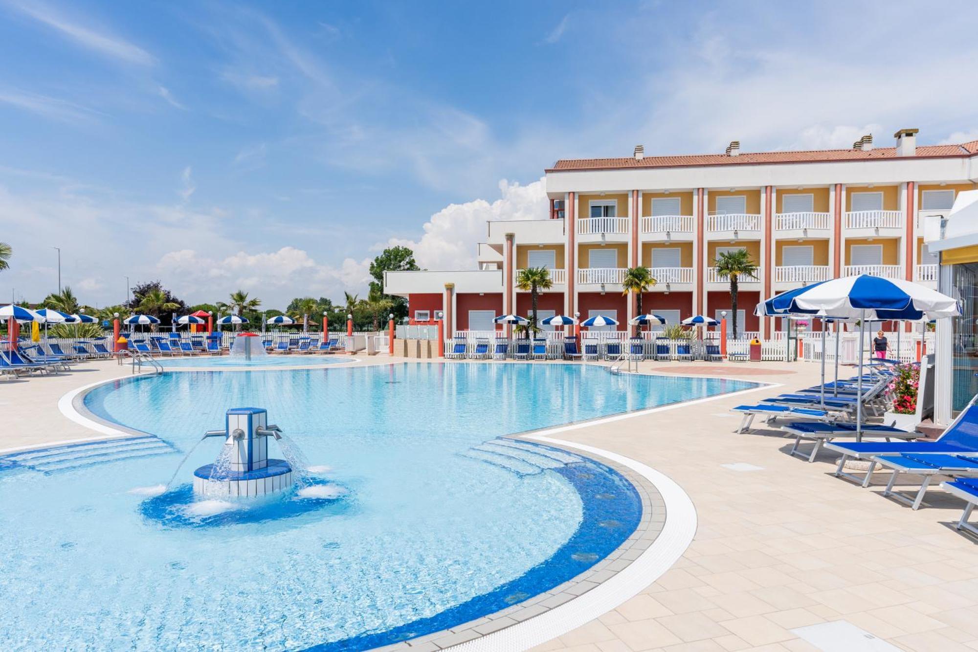 Hotel Olympus Каорле Экстерьер фото